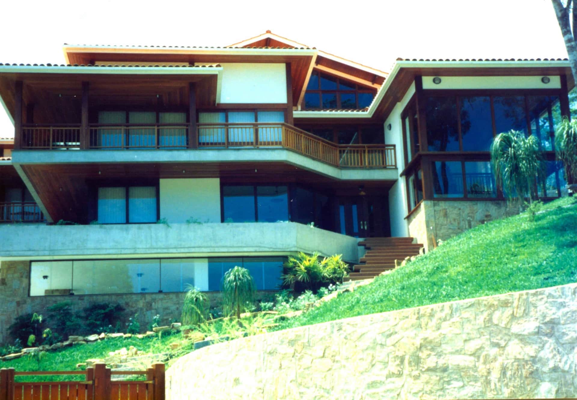 Casas, Condomínios Residenciais e Sedes Sociais